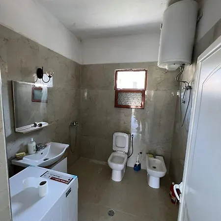 Apartment Xhulio Apartament Golem