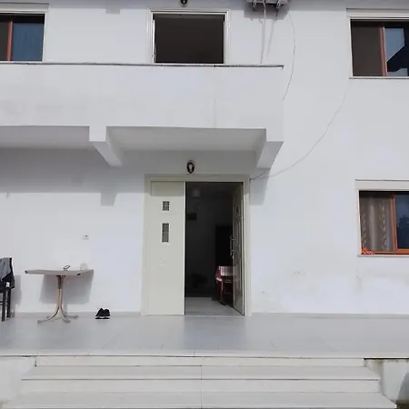 Xhulio Apartament Golem Apartment *